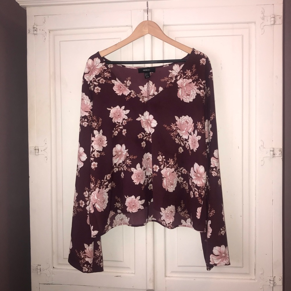 Long bell sleeved shirt